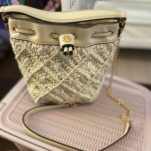 Neutral tone Tory Burch bucket bag